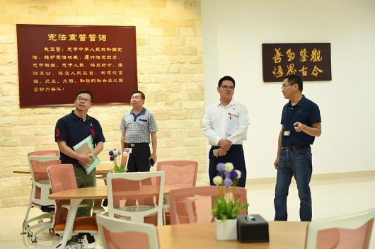 6-2 冯煜培副书记一行参观我院图书馆以及党员活动阵地.JPG